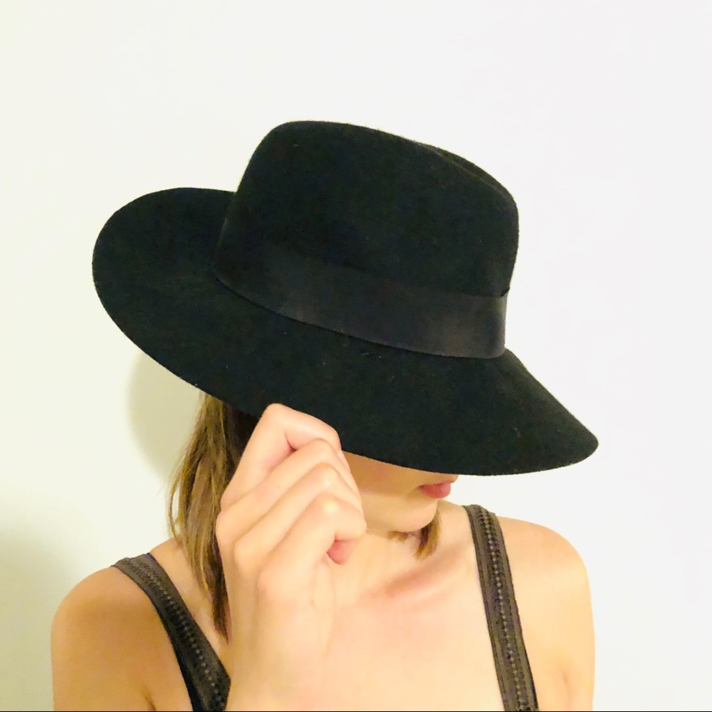 Express One Size Black Modern Hat